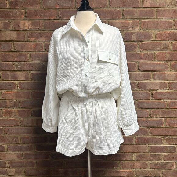 Entro Women’s White Textured Long Sleeve Top & Short Set Size Medium NEW - Picture 2 of 14